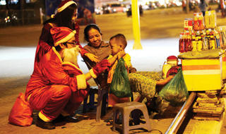 Tình người Sài Gòn trong Noel giá lạnh