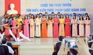 Hà Nội trao giải cuộc thi tìm hiểu pháp luật trực tuyến cho học sinh THPT