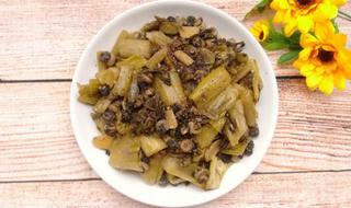 Chua giòn ngon cơm ốc xào dưa