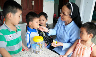 Những đốm lửa xoa tan giá lạnh ở Cô Nhi viện Phú Hòa