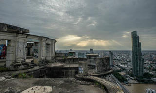 Những tòa tháp “ma” giữa lòng Bangkok sôi động