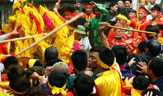 Mùa lễ hội 2018: Ngăn chặn bạo lực để không còn 'tả tơi như chơi hội'