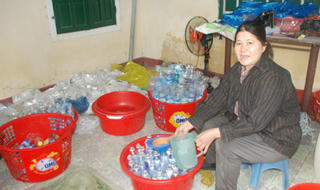 Kinh hãi: nước lã+Axit=Dấm ăn
