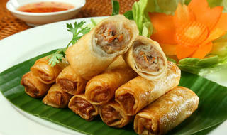 Lưu ý khi cuốn 2 món chả giò giòn rụm ngày Tết