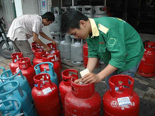 Gas tăng giá 5.000 đồng/bình 12 kg