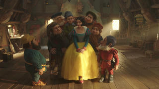 Hình ảnh đầu tiên của "Bạch Tuyết" live-action của Disney gây tranh cãi