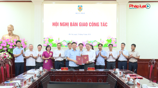 Hội nghị bàn giao công tác giữa Phó Thủ tướng Lê Thành Long và Bộ trưởng Bộ Tư pháp Nguyễn Hải Ninh