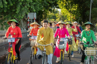 "Việt Phong hội tụ" – Cuộc diễu hành Việt phục quy mô lớn nhất từ trước đến nay