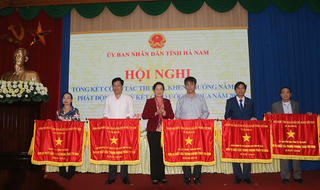 UBND tỉnh Hà Nam phát động và ký kết giao ước thi đua năm 2020
