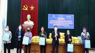 9 tấn gạo ủng hộ công tác phòng, chống dịch Covid-19 được trao tới tay người dân Hưng Yên 