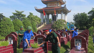 Hà Nam: Phối hợp tổ chức dọn vệ sinh môi trường Nghĩa trang liệt sĩ