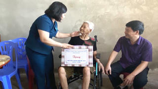 Thăm, tặng quà cho Mẹ Việt Nam Anh hùng tại huyện Nho Quan và thành phố Tam Điệp, tỉnh Ninh Bình
