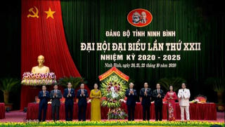 Thường trực Ban Bí thư Trần Quốc Vượng chỉ đạo Đại hội đại biểu Đảng bộ tỉnh Ninh Bình lần thứ XXII