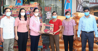 Bí thư Tỉnh ủy Hà Nam thăm người dân vùng tạm phong tỏa