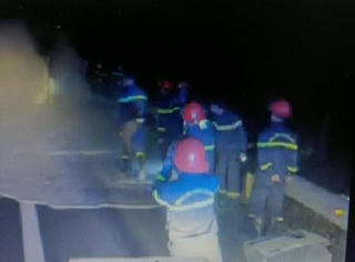 Hà Nam: Xe tự bốc cháy khi đang đi trên cao tốc Cầu Giẽ - Ninh Bình