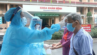 Liên tục phát hiện ca nhiễm COVID-19 mới, Hà Nam đẩy mạnh tiêm phòng mũi 3 cho người dân