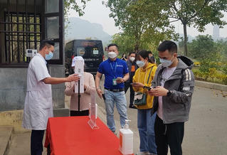 Ninh Bình tạm dừng bắn pháo hoa Tết, người ngoại tỉnh về quê buộc phải test COVID-19