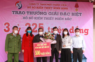 Ninh Bình: Trao giải đặc biệt xổ số trị giá 500 triệu cho khách hàng ở huyện Kim Sơn