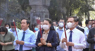 Lễ dâng hương tại Lễ hội Hoa Lư 2022