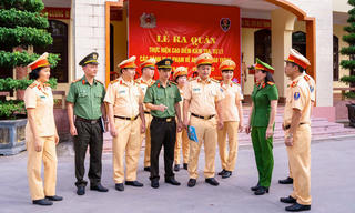 Công an Nam Định ra quân thực hiện cao điểm kiểm tra, xử lí vi phạm về giao thông