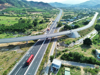 Đề xuất đầu tư mở rộng 18 tuyến cao tốc Bắc - Nam lên 6 làn xe