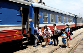 Tàu hỏa, xe khách còn nhiều ghế trống trong dịp lễ 30/4 và 1/5