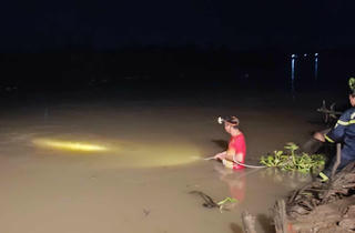 Tìm thấy thi thể bé gái ngã xuống sông Măng 