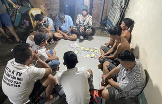 Vĩnh Long: Bắt quả tang 10 đối tượng tụ tập đánh bạc