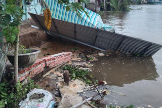 Vĩnh Long: Liên tiếp sạt lở ở sông Măng khiến nhiều người lo sợ