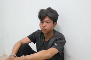 Tạm giữ hình sự đối tượng dùng xăng đốt mẹ ruột