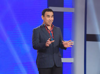 MC Quyền Linh: “Tình cảm của cha mẹ luôn thiêng liêng“