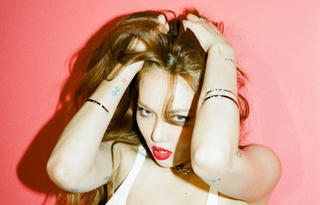 'Nữ hoàng gợi cảm' HyunA bất ngờ thông báo tạm dừng hoạt động