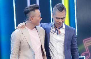 Hoàng Bách nhận sai, xin 'nối lại tình xưa' với Nam Khánh