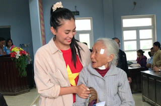 Hoa hậu Tiểu Vy, Lương Thùy Linh đồng loạt đổi avatar kêu gọi ủng hộ miền Trung
