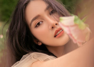 Á hậu Phương Anh đẹp mơ màng đón tuổi mới