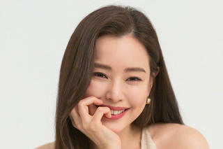 "Hoa hậu đẹp nhất Hàn Quốc" Honey Lee công khai hẹn hò