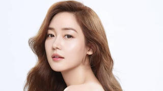 Sung Yuri sinh đôi con gái ở tuổi 41