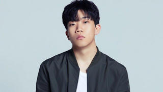 Rapper Hàn bị chỉ trích vì quan điểm: “Những người thua cuộc thường cao dưới 1m80”