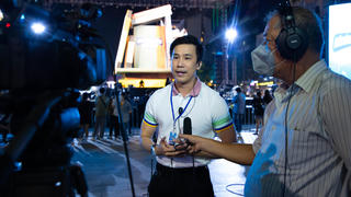 Đạo diễn Lê Việt tiết lộ bí quyết “hút khán giả” ở show phố đi bộ