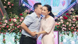 Quyền Linh, Ngọc Lan “phá lệ” tại “Bạn muốn hẹn hò”: Hôn trước, bấm nút sau