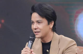 Tuổi thơ dùng cuốc, xẻng để làm đàn guitar của Vũ Quốc Việt 