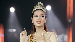 Vương miện của Thiên Ân bị hỏng trước tiệc chào mừng Miss Grand International 2022