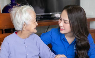 Hoa hậu Mai Phương tri ân các liệt sĩ, thăm hỏi bà mẹ Việt Nam anh hùng