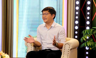 Hát rong gây quỹ giúp người khuyết tật, kỷ lục gia thiện nguyện suýt bị đánh