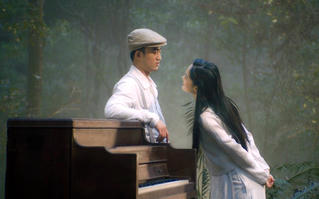 'Đào, phở và piano': Một Hà Nội chân thực và lãng mạn thời chiến