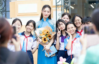 Lương Thùy Linh trở thành Đại sứ Văn hóa đọc TP HCM 