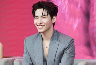 "Anh trai say hi" Hùng Huỳnh "chào sân" Vpop