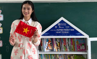 Ý Nhi sửa trường, mang tủ sách đến trẻ em vùng núi