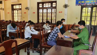 Nhóm thanh niên đánh nhiều người vì tưởng bị “nhìn đểu”