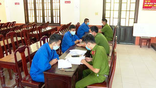 Bắt giữ nhiều đối tượng cá độ bóng qua mạng Internet 